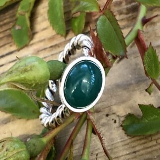 TVUNNET SØLVRING, GRØNN ONYX